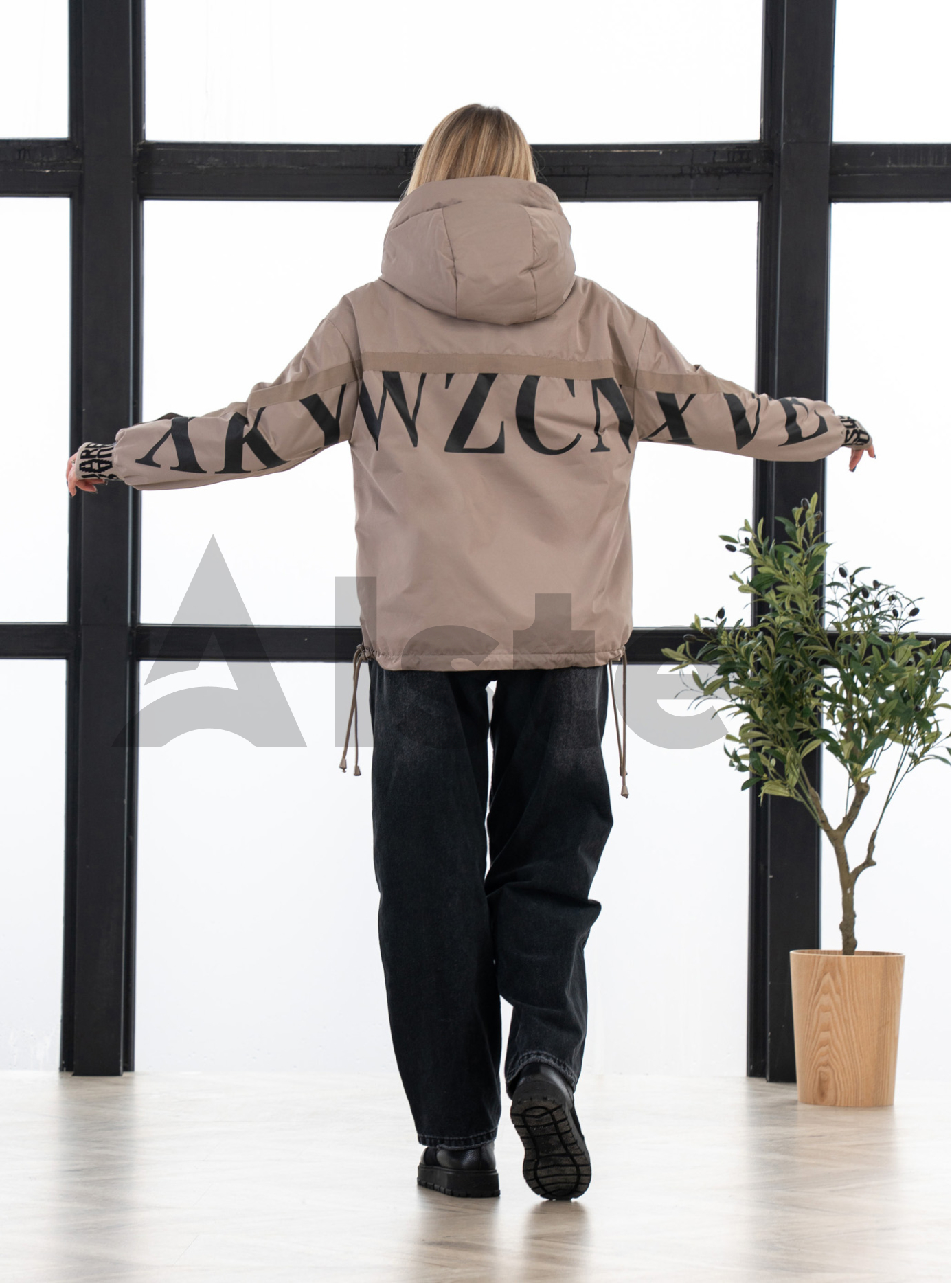 Женская демисезонная куртка Tongcoi 2551 big size Бежевый 52 (26TON2551-22): фото - Alster.ua