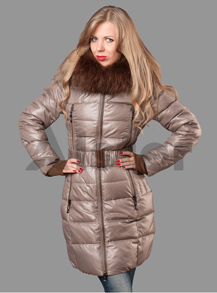 Пуховик женский с мехом енота