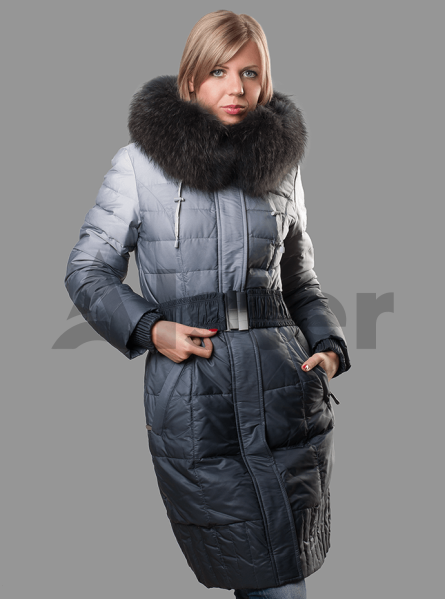 Пуховик женский с мехом енота