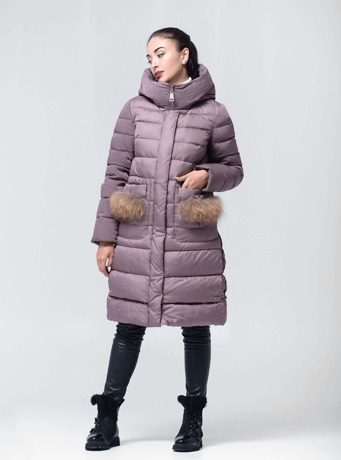 Пуховик женский с мехом енота Какао 2XL (02-4741): фото - Alster.ua