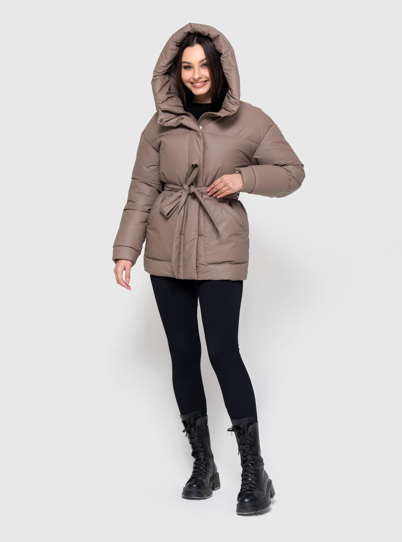 Короткая женская куртка 570 Kattaleya с поясом Карамель 40 (KTL570P-17): фото - Alster.ua Короткая женская куртка 570 Kattaleya с поясом Карамель 40 (KTL570P-17): фото - Alster.ua