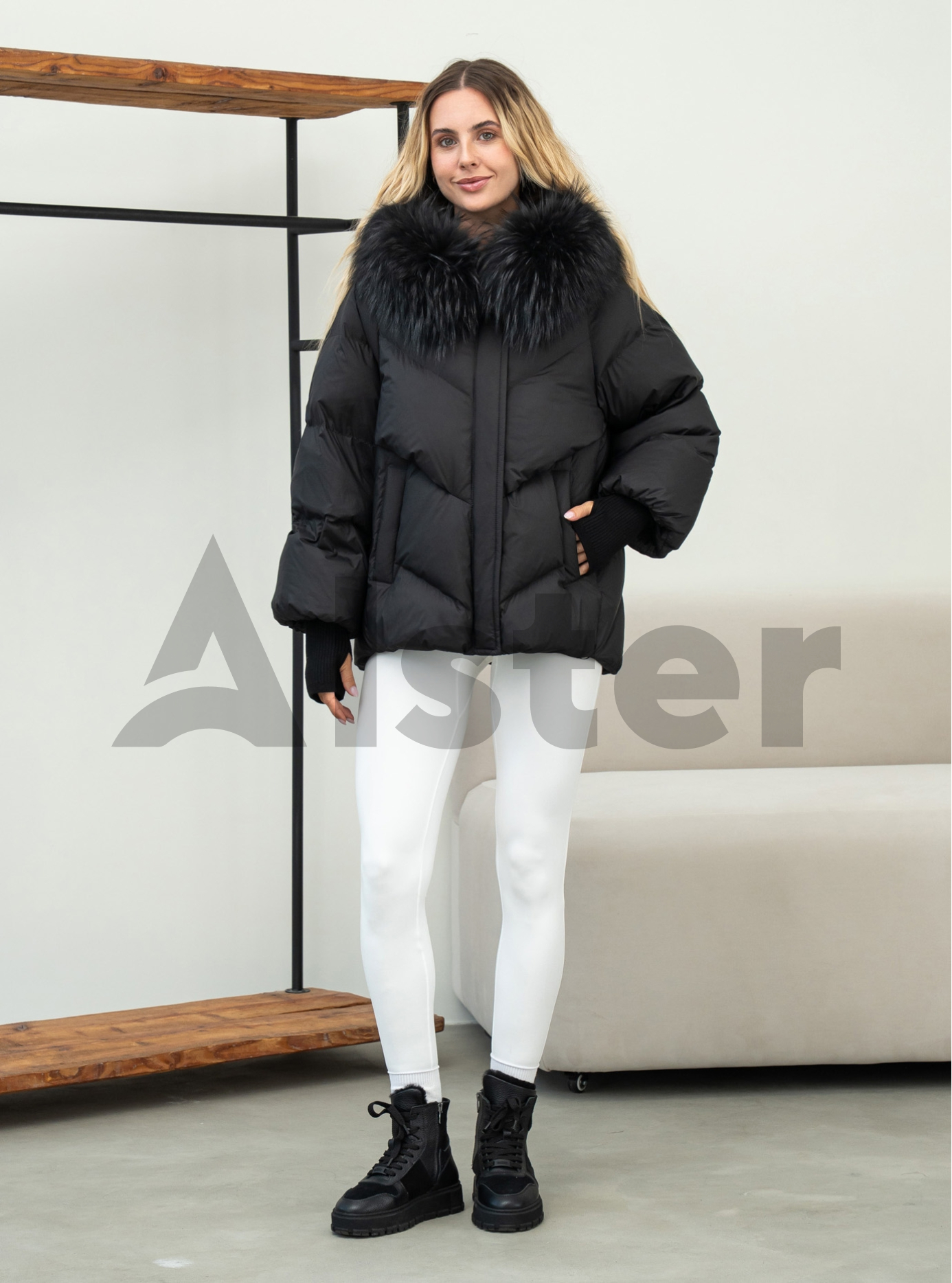 Женский пуховик с мехом Snow Ow 25A208 Чёрный M (25A208-02): фото - Alster.ua