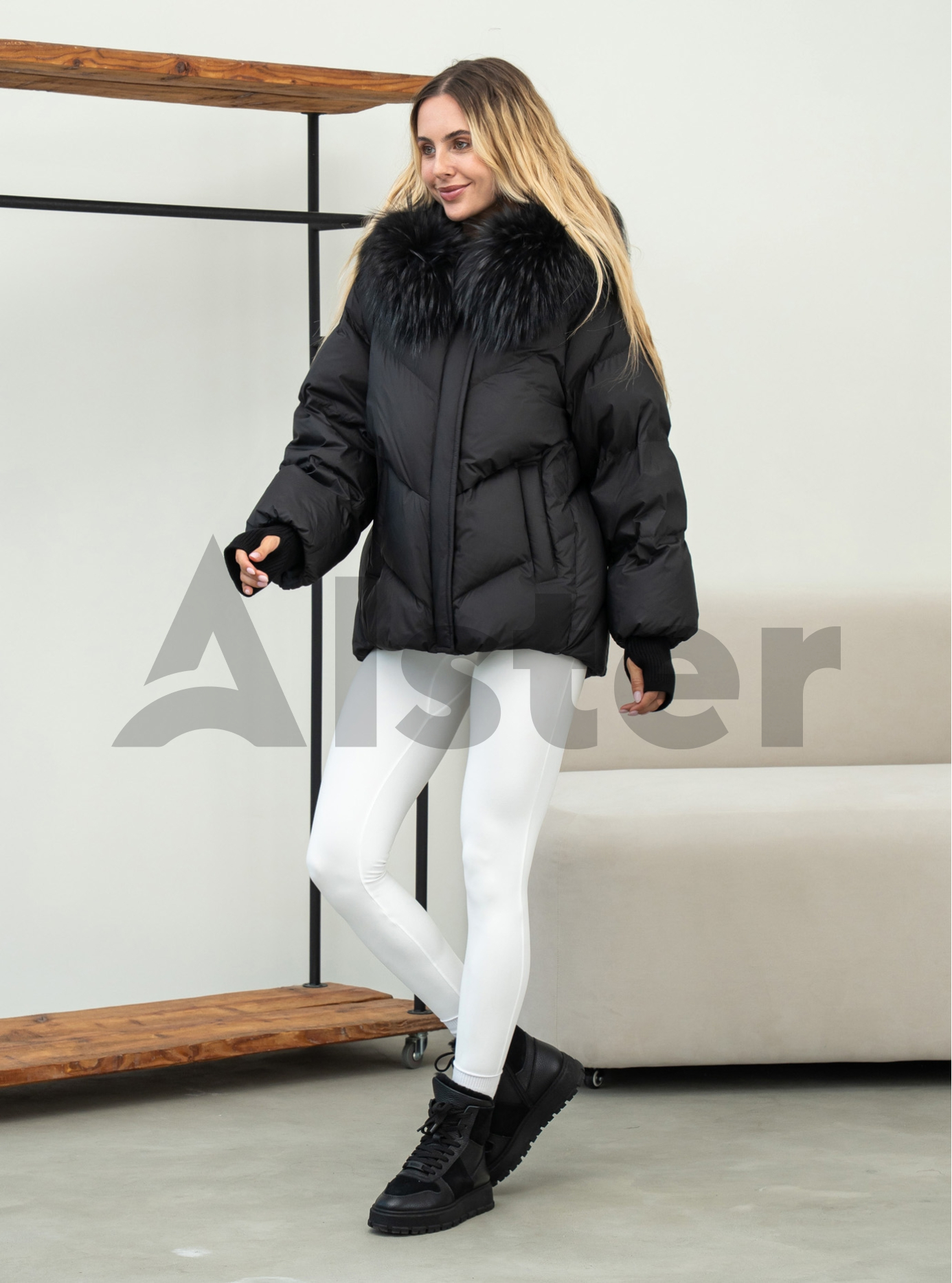Женский пуховик с мехом Snow Ow 25A208 Чёрный M (25A208-02): фото - Alster.ua