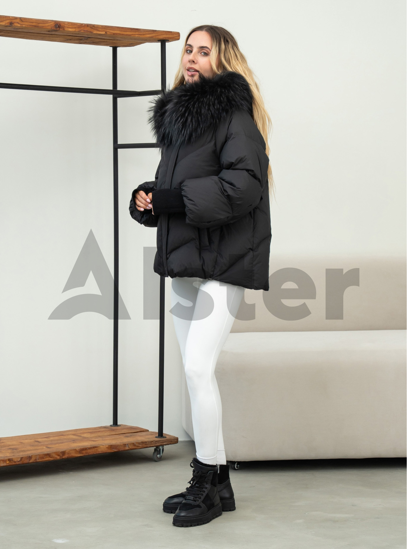 Женский пуховик с мехом Snow Ow 25A208 Чёрный M (25A208-02): фото - Alster.ua