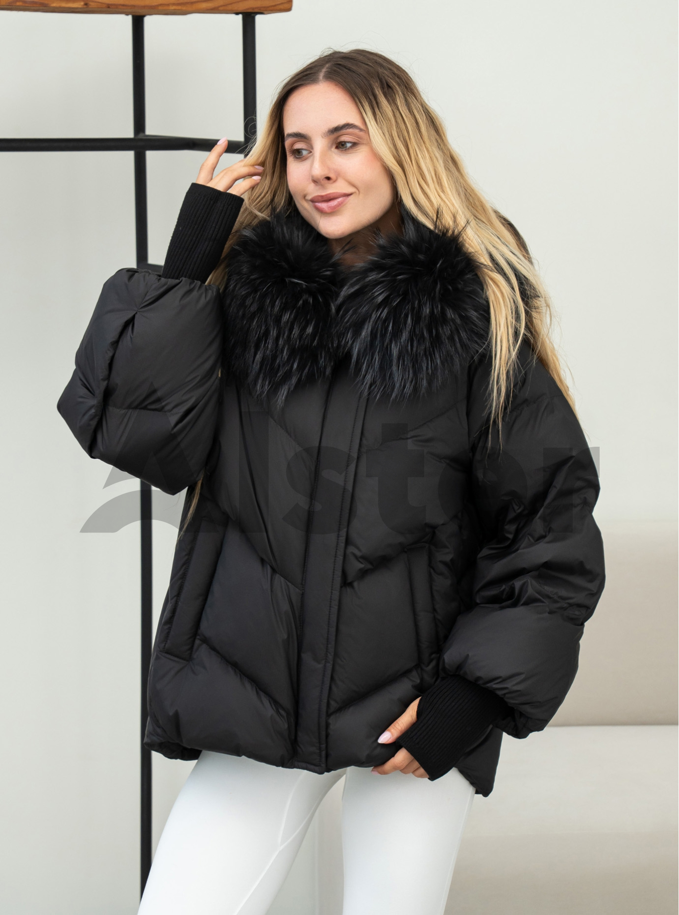Женский пуховик с мехом Snow Ow 25A208 Чёрный M (25A208-02): фото - Alster.ua