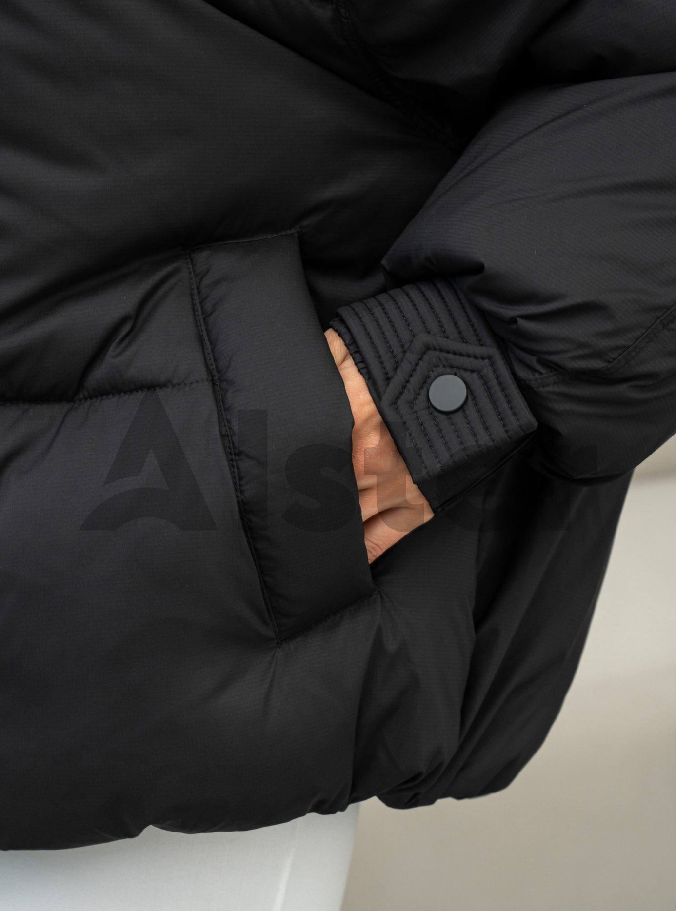 Жіноча зимова куртка Towmy 070 (oversize) Чорний M (26TMA070-06): фото - Alster.ua
